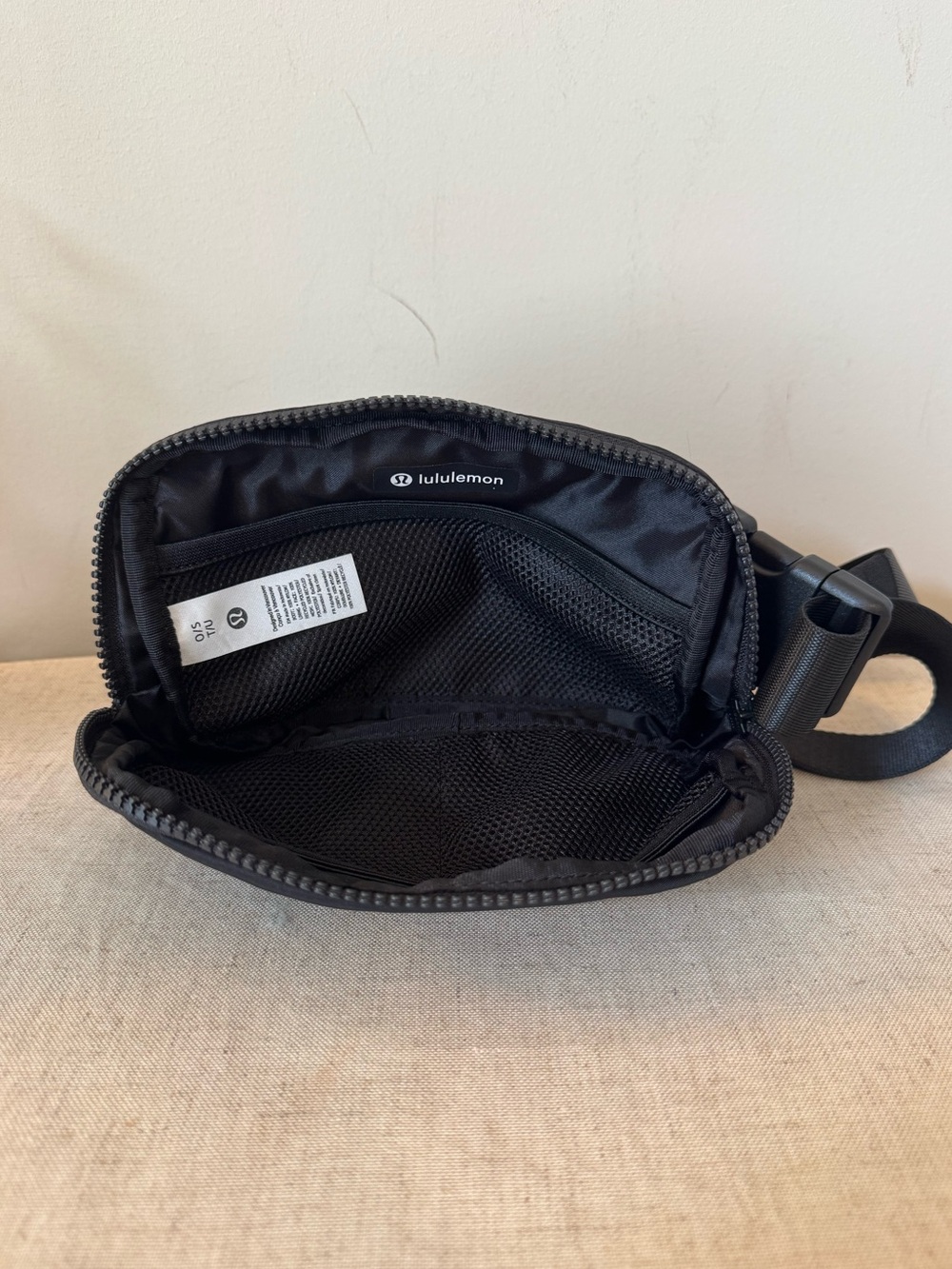 Lululemon Black Everywhere Belt Bag - Picture 10 of 13
